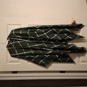 C Est 1946 Festive Winter Poncho Shawl Elegant Warmth